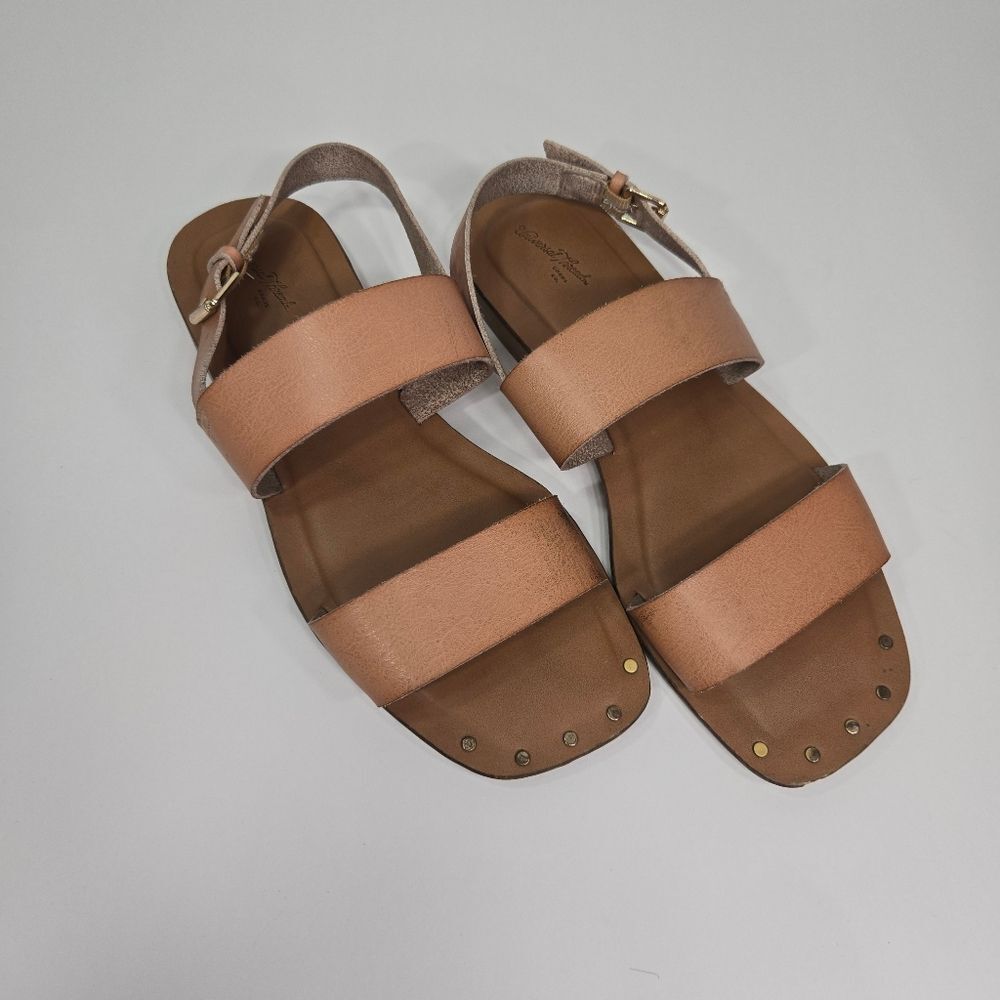 Universal Thread like new sandals - Picture 1 of 16